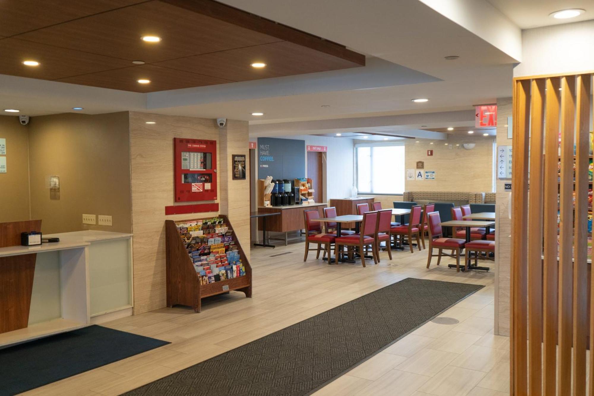 Hotel Express Maspeth By Ihg Nova York